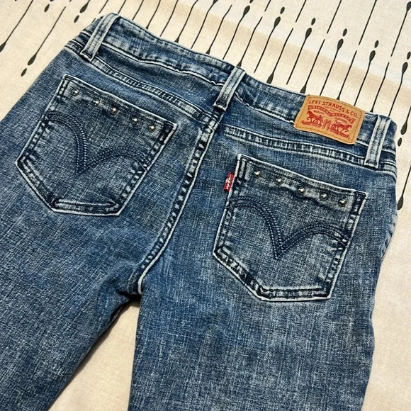 Levi's 535 Super Skinny Crop Denim Jeans.  Studded Back pockets. Size 27 - Picture 3 of 12